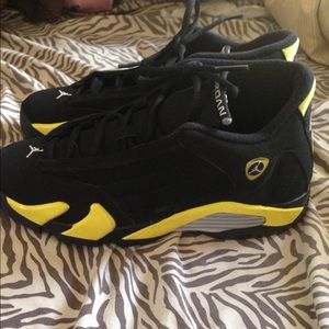 Jordan's: Yellow and Black Retro 14