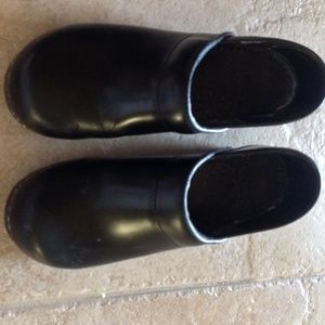Dansko Sanita black clogs
