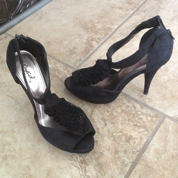 6.5 - 7 Suede-like black heels with ankle strap