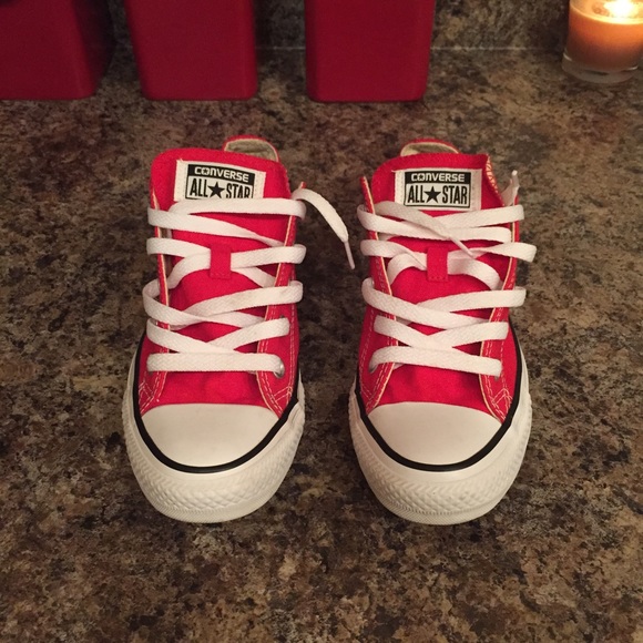RED CONVERSE