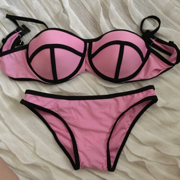 Pink swimsuit - Picture 4 of 4