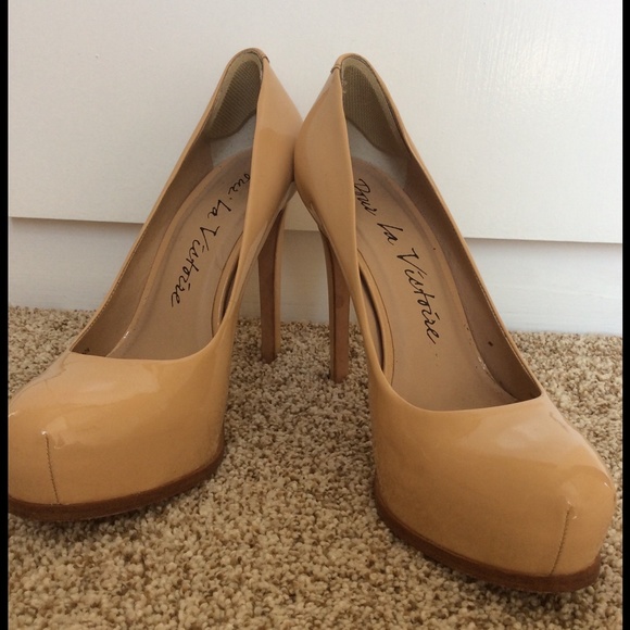 Beautiful Nude Pumps! 👠