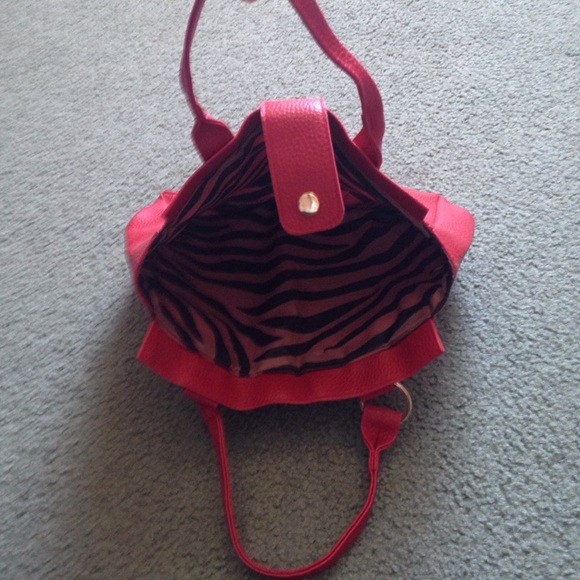Red bag - Picture 2 of 4