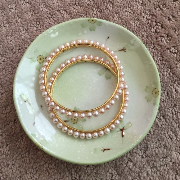 Freshwater cultured pearl bangles