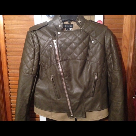 Grey faux leather jacket 💙