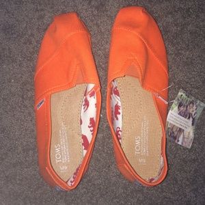 Orange/Coral TOMS!