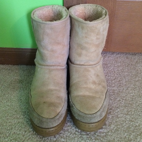 Capri colored UGGs