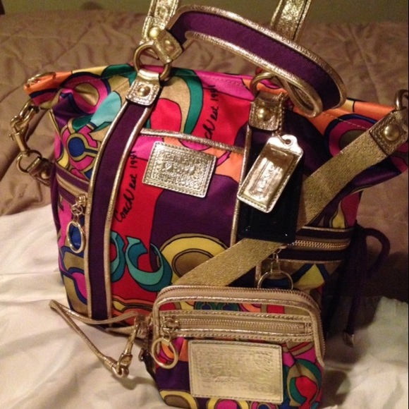 Poppy tote and wallet. Authentic Coach set.