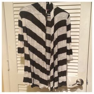 Three quarters sweater green and white