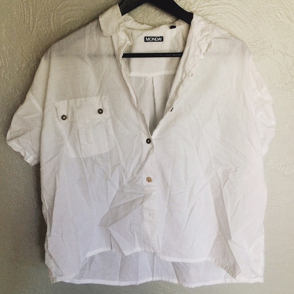Monday white wide crop button down