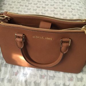 SUTTON SAFFIANO LEATHER MEDIUM SATCHEL