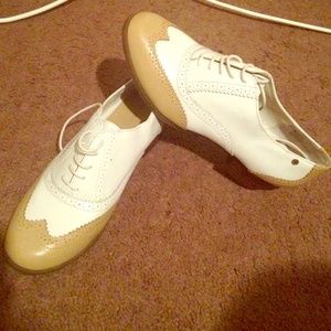 Woman's bass shoes brand new !!!