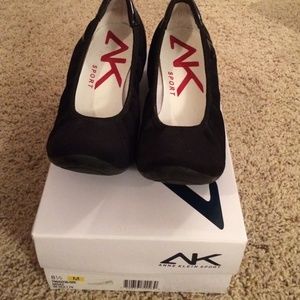Anne Klein Sport black stretch flat