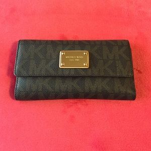 Michael Kors Jet Set Logo Wallet