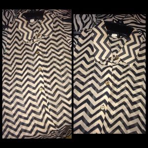 cute , high low , cheveron print button down 💗