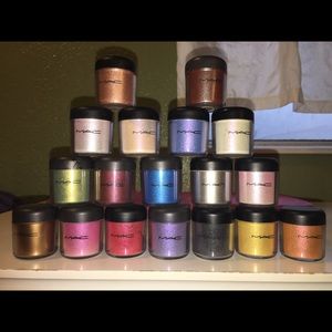 16 MAC pigments and glitters