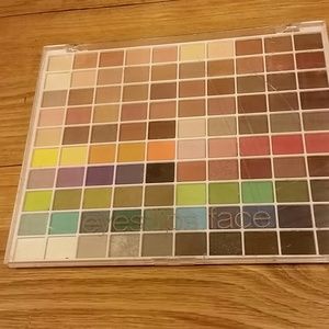 Elf 100 piece eyeshadow pallette