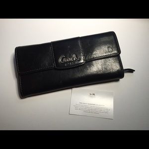 ⛔️SOLD⛔️Coach Leather Wallet