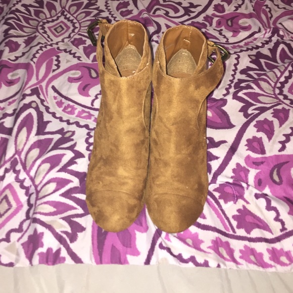 Brown heel booties - Picture 1 of 4