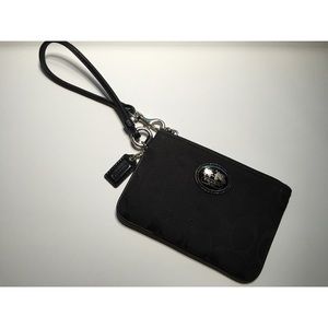 ⛔️SOLD⛔️ Coach Classic Signature Wristlet in Black