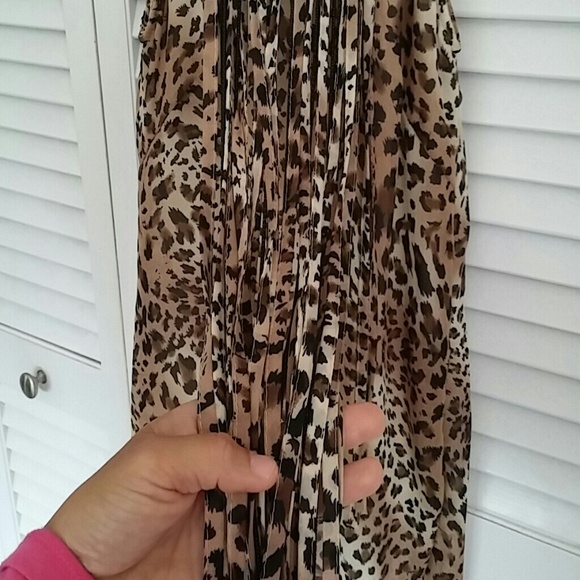 SUPER CUTE HIGH LOW TOP NEVER WORN (BNWOT) - Picture 2 of 4