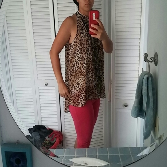 SUPER CUTE HIGH LOW TOP NEVER WORN (BNWOT) - Picture 4 of 4