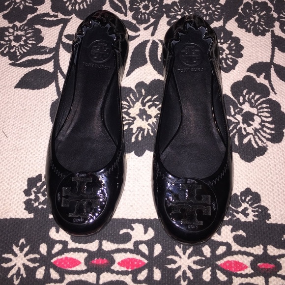 SOLD!!!!Tory Burch Flats Patent Black