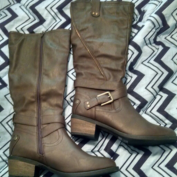 NWOT. Brown Boots. Size 10. So cute!!