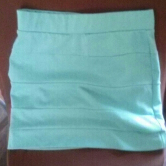 mini skirt - Picture 2 of 2