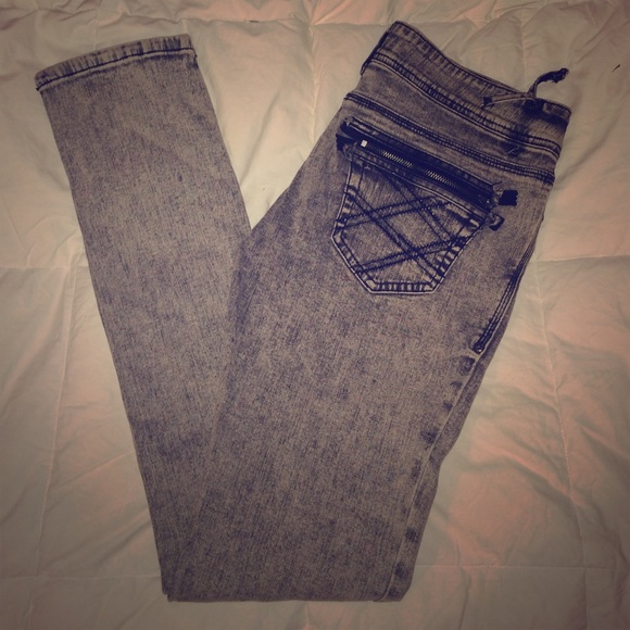 Washed out grey skinny jeans