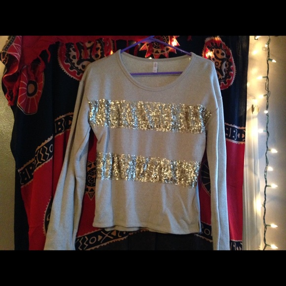 Grey sweater/striped with glitter•