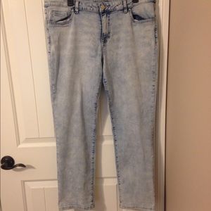 Stone-washed straight crop jeans