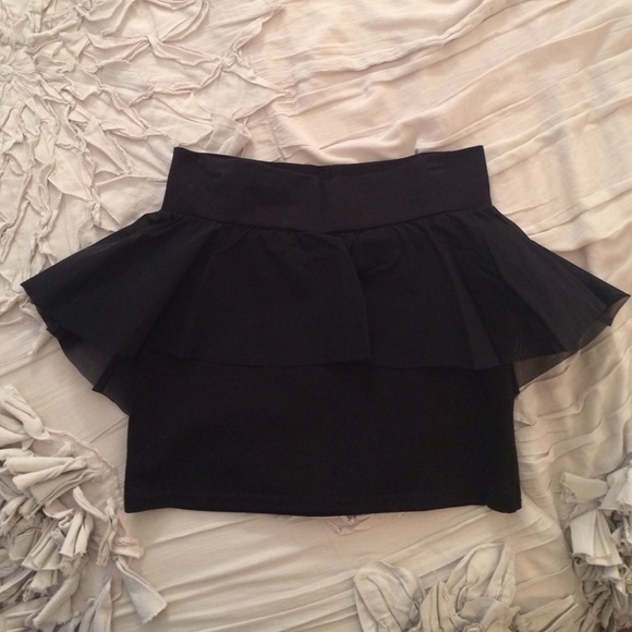 Adorable black miniskirt with tutu-like detail - Picture 1 of 3