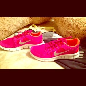✅✅sold✅✅Nike free 5.0  🎀