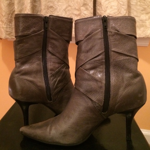 Gray leather boots - Picture 2 of 4