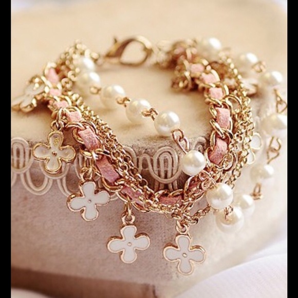 🚫sold in bundle🚫Layered bracelet. (Pink)