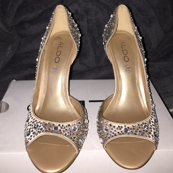 Cute aldo rhinestone pumps
