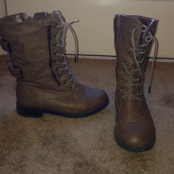 Combat boots