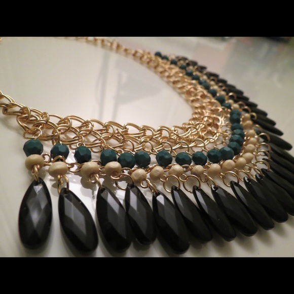 🚫sold in bundle🚫Statement necklace - Picture 3 of 3