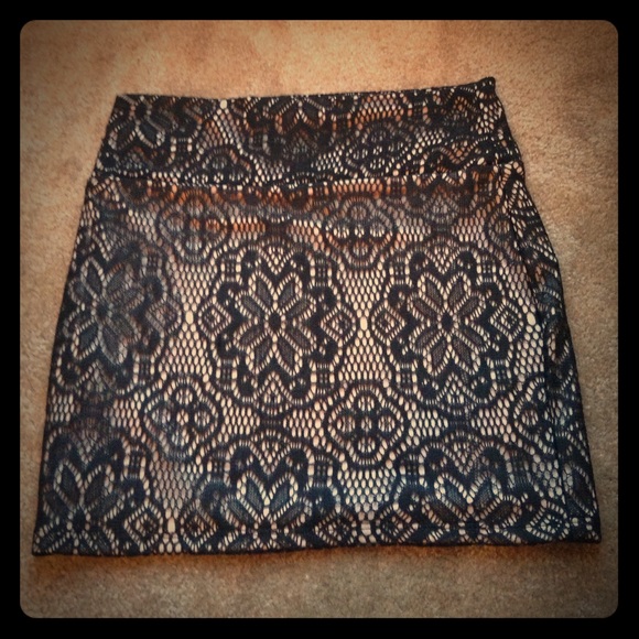 Lace skirt only never worn!