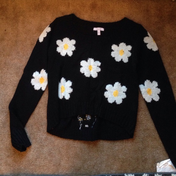 Crop black sweater with flower detail