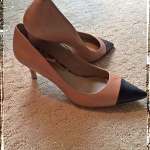 Ann Taylor kitten pumps in nude with black toe