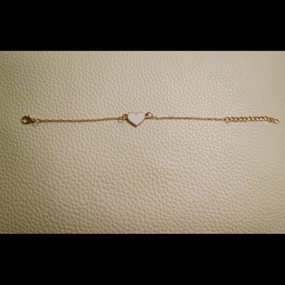 🚫sold in bundle🚫White heart bracelet