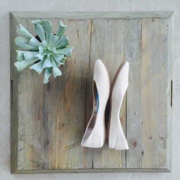 Cream Steve Madden Flats - Picture 2 of 3