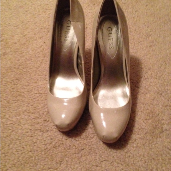 Nude pumps size 8