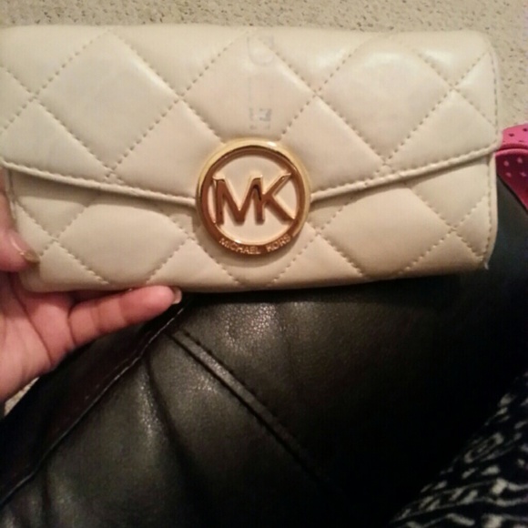 Michael kors wallet