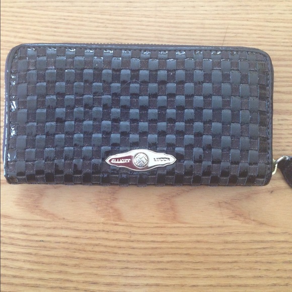 Elliott Lucca wallet