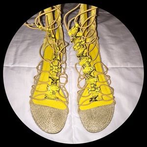 SNAKE PRINT BRIGHT YLLW FLATS