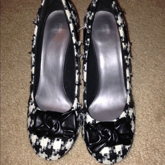 Black and white pumps ..