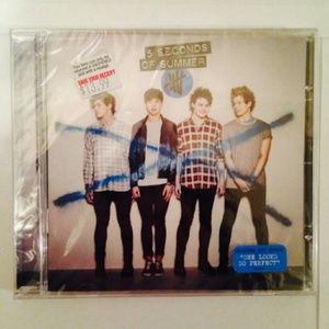 LOWERED PRICE5 seconds of Summer self titled album